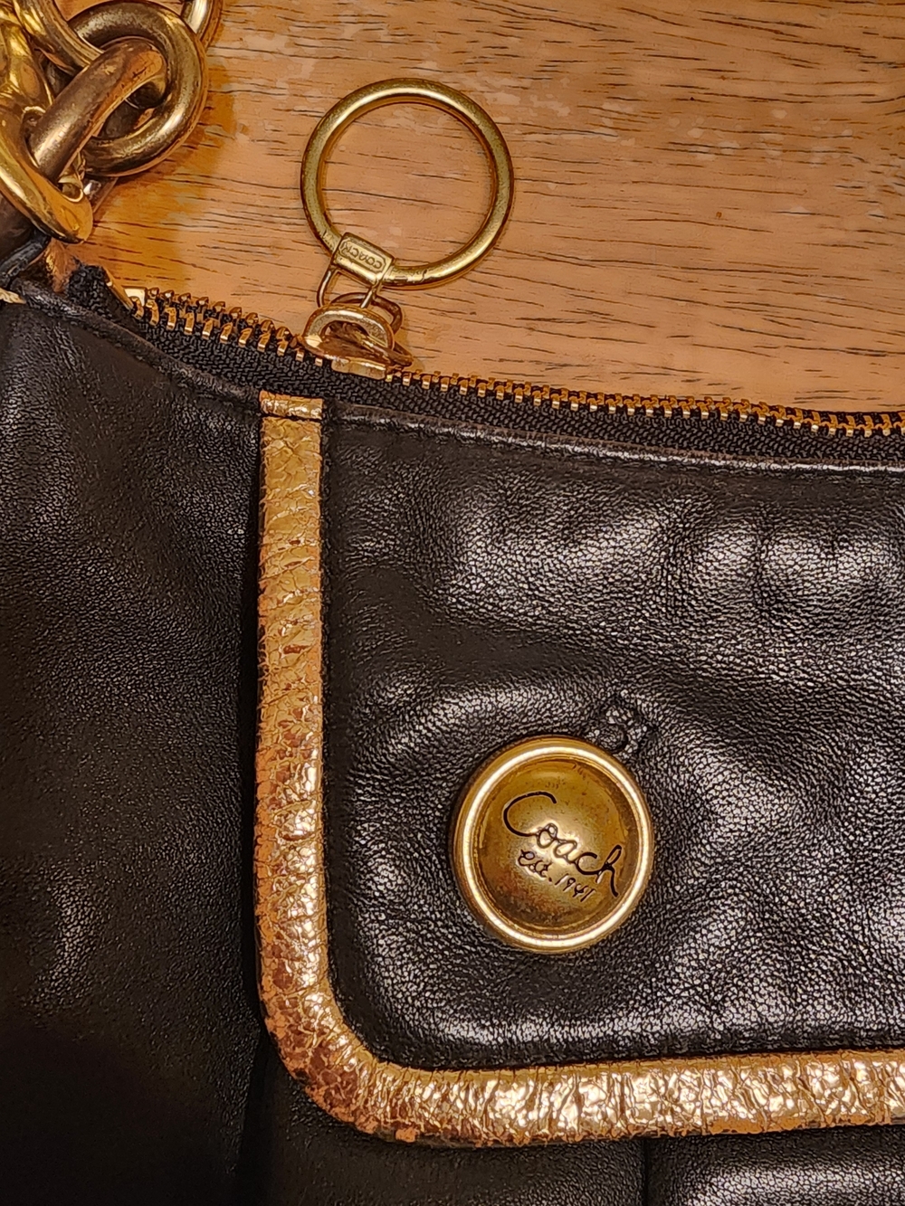 Coach Poppy two-way leather crossbody bag featuring gold-tone hardware - Picture 5 of 16